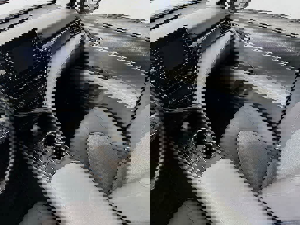 Used 2022 Toyota Camry LE image 11