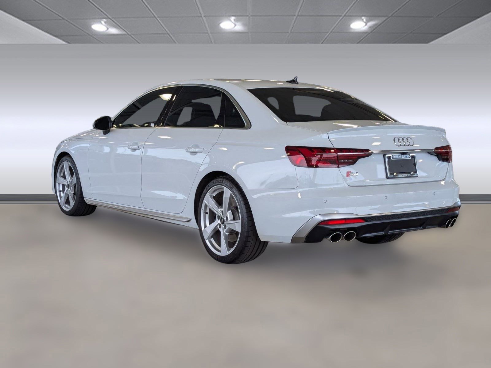Used 2022 Audi S4 Premium Plus w/ Premium Plus Package image 3
