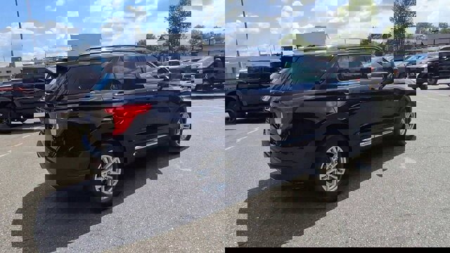 Certified 2022 Ford Explorer XLT w/ Equipment Group 202A image 9