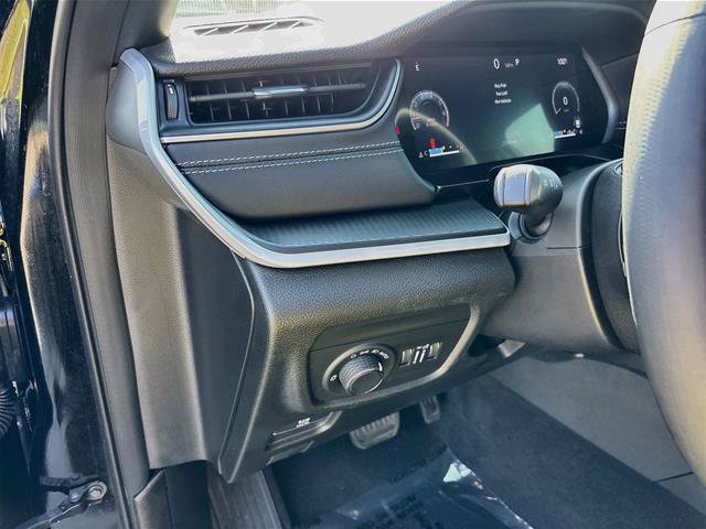 Used 2025 Jeep Grand Cherokee Altitude RWD image 11