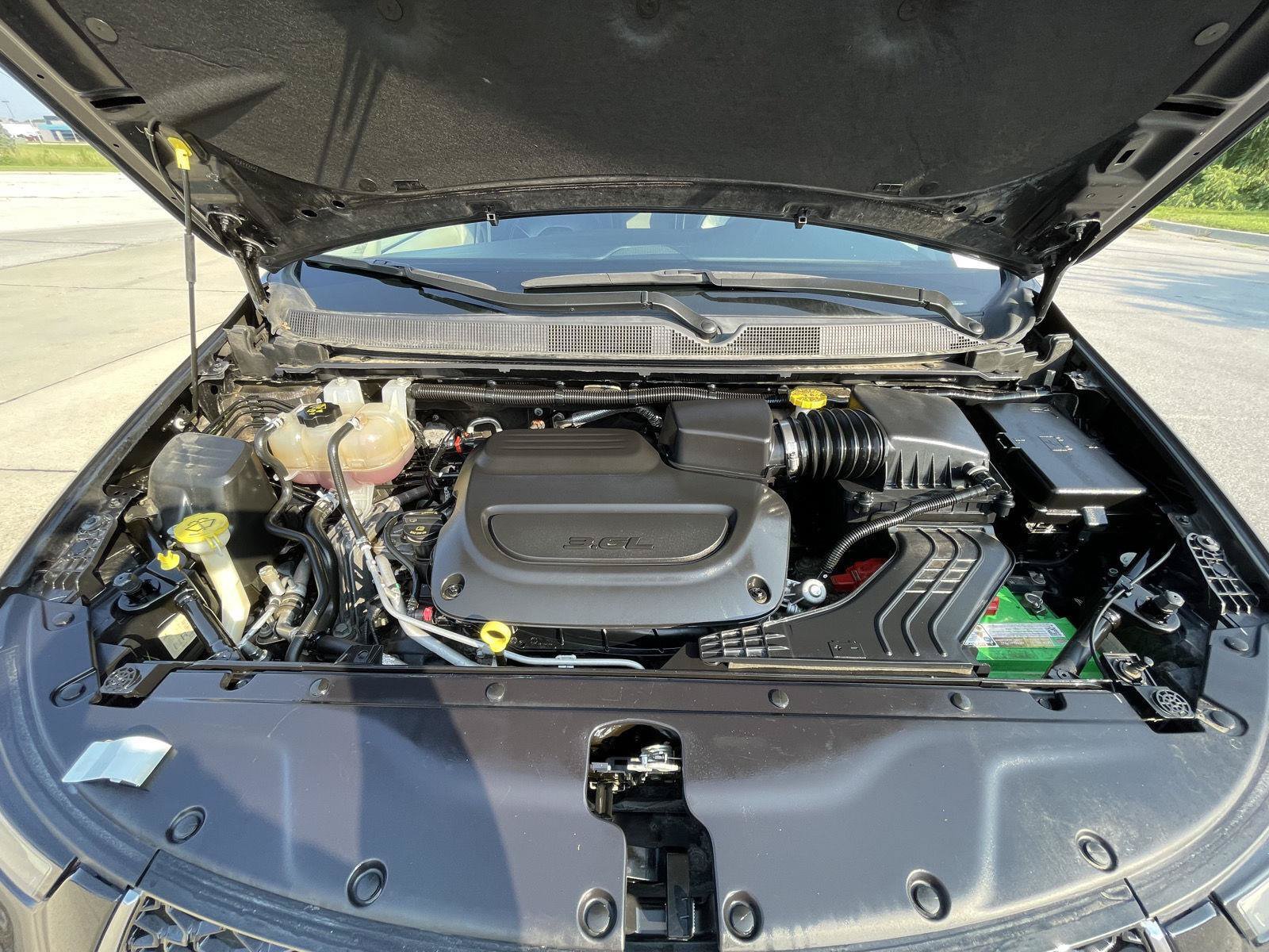 Used 2023 Chrysler Pacifica Touring-L FWD image 34