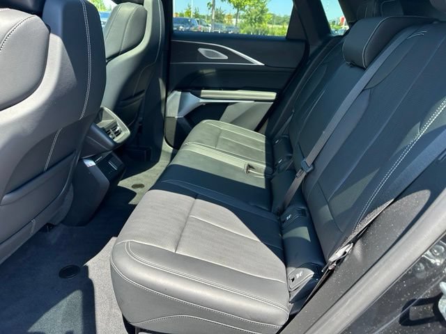 Used 2024 Cadillac Lyriq Luxury AWD/4WD image 14