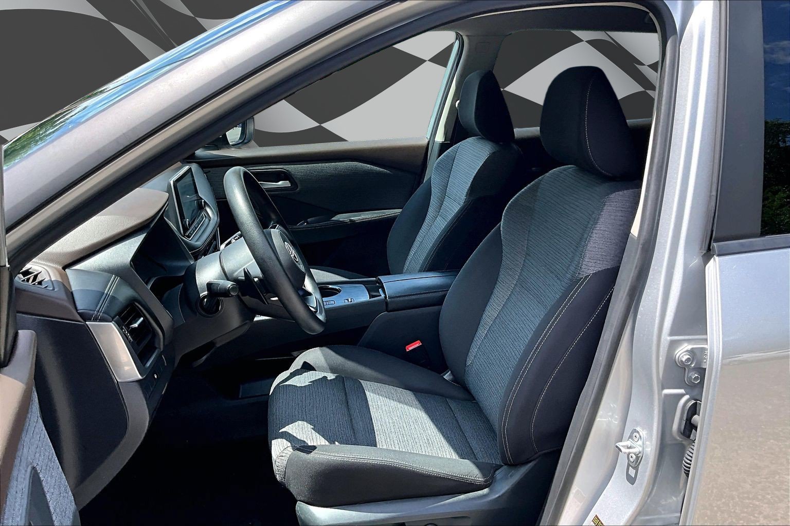 Used 2023 Nissan Rogue SV FWD image 25