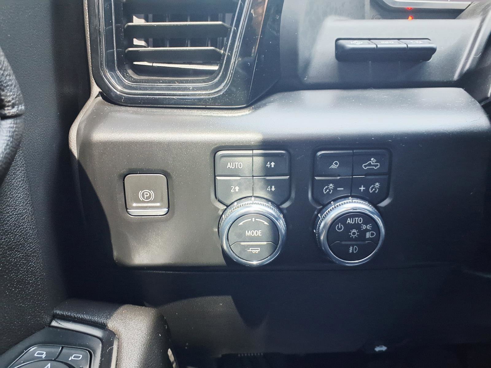 Used 2023 GMC Sierra 1500 AT4 w/ AT4 Premium Package AWD/4WD image 26