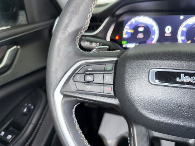 Used 2023 Jeep Grand Cherokee Laredo RWD image 16