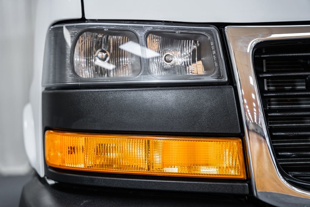 Used 2024 GMC Savana 2500 w/ Driver Convenience Package image 9