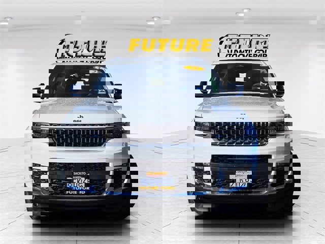 Used 2023 Jeep Grand Cherokee L Limited image 2