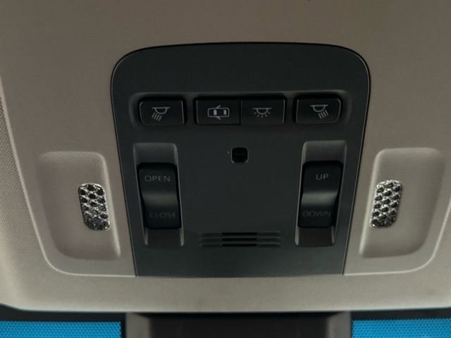 Used 2018 Toyota Camry SE w/ Moonroof Package image 28