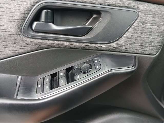 Used 2023 Nissan Rogue S FWD image 17