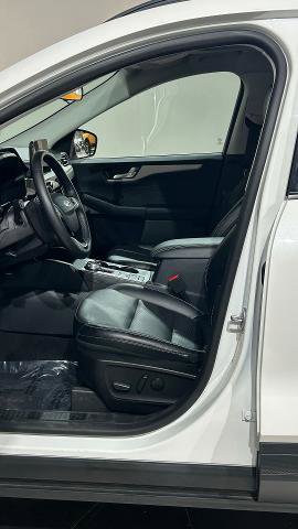 Certified 2022 Ford Escape SEL AWD/4WD image 35