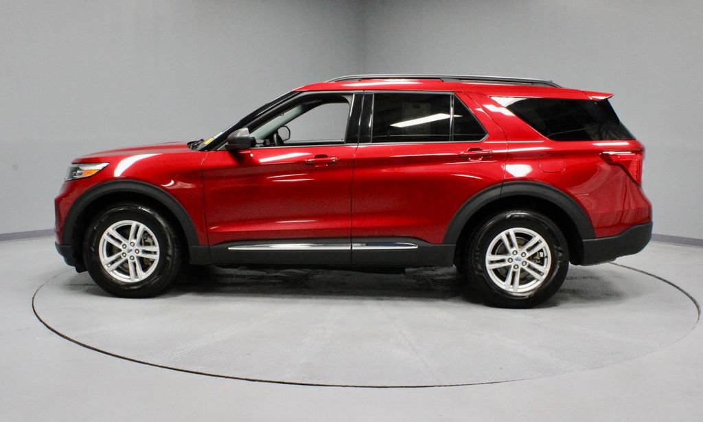 Certified 2023 Ford Explorer XLT w/ Equipment Group 202A AWD/4WD image 9