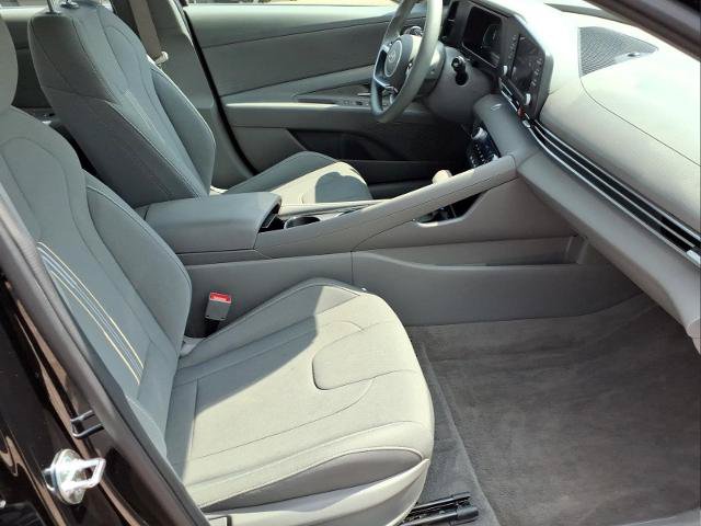 Used 2025 Hyundai Elantra Hybrid FWD image 18