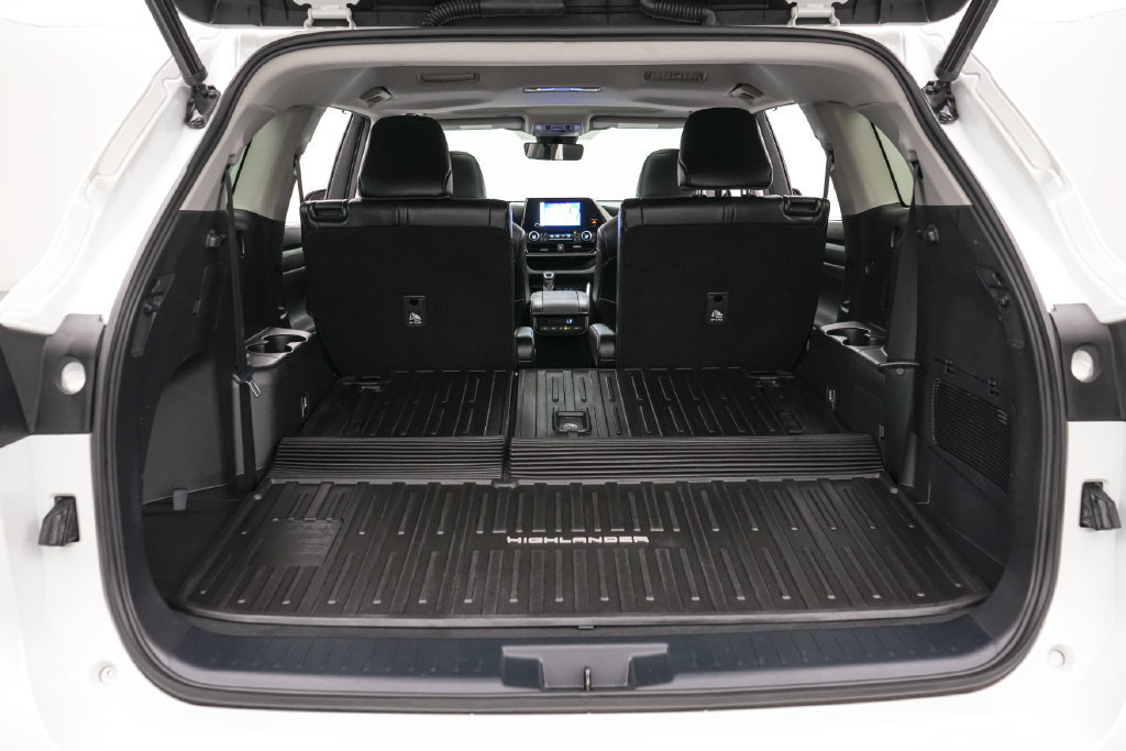 Used 2023 Toyota Highlander XLE AWD/4WD image 23