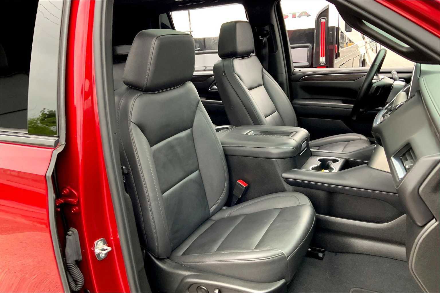 Used 2023 Chevrolet Tahoe Z71 w/ Luxury Package image 11