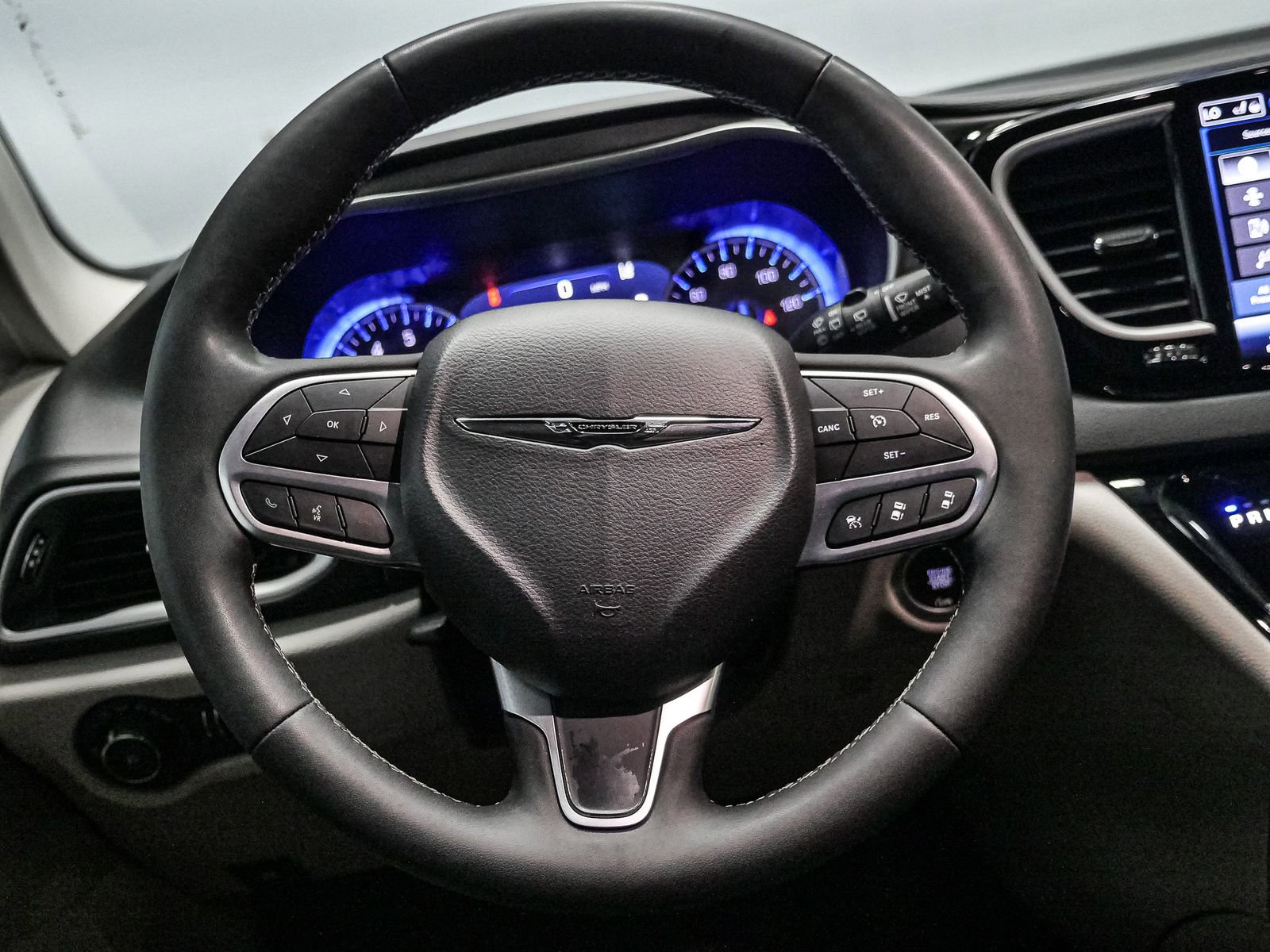 Used 2024 Chrysler Pacifica Touring-L image 34