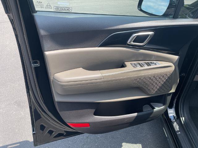Used 2026 Kia Carnival FWD image 14