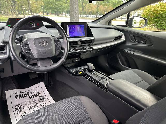 Used 2024 Toyota Prius LE FWD image 3