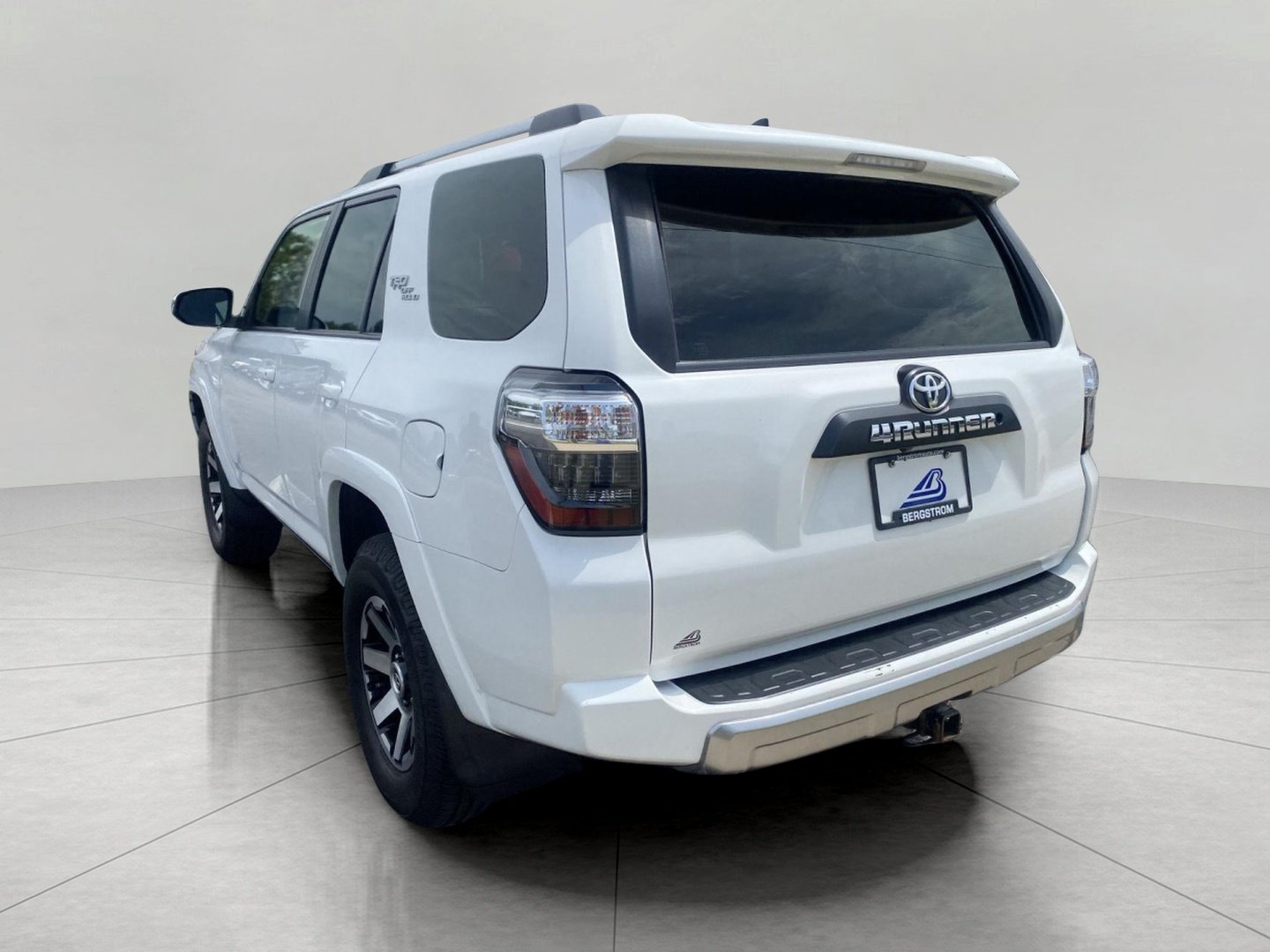Used 2017 Toyota 4Runner TRD Off-Road Premium AWD/4WD image 12
