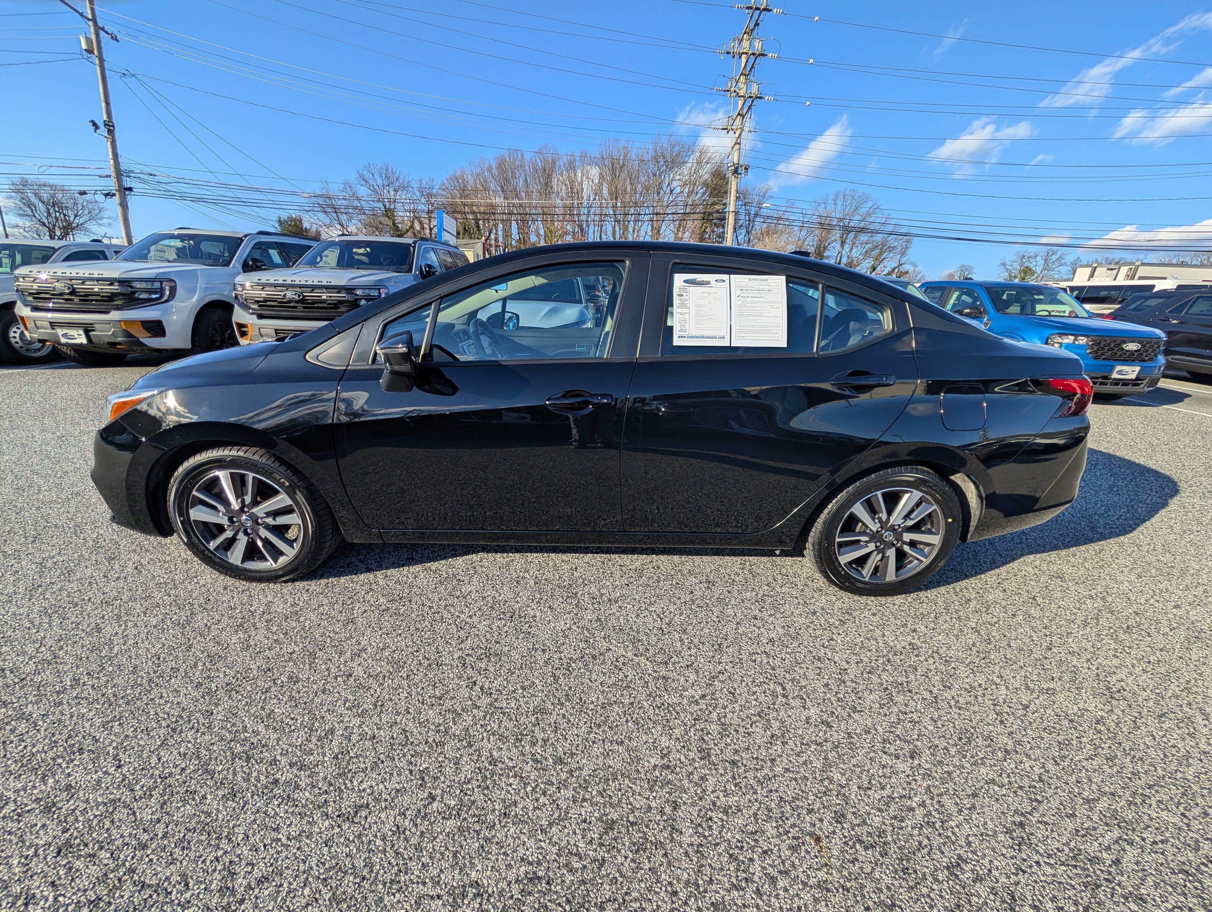 Used 2021 Nissan Versa SV image 3