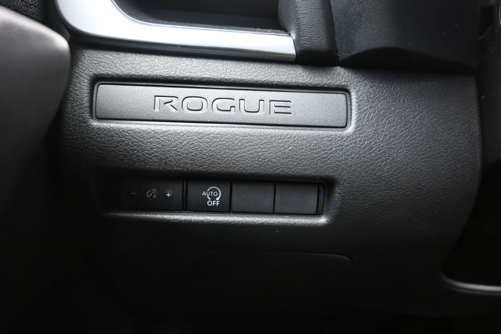 Used 2023 Nissan Rogue S AWD/4WD image 18