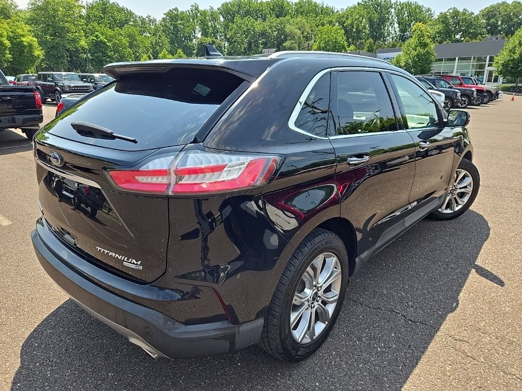 Certified 2019 Ford Edge Titanium w/ Cold Weather Package AWD/4WD image 4