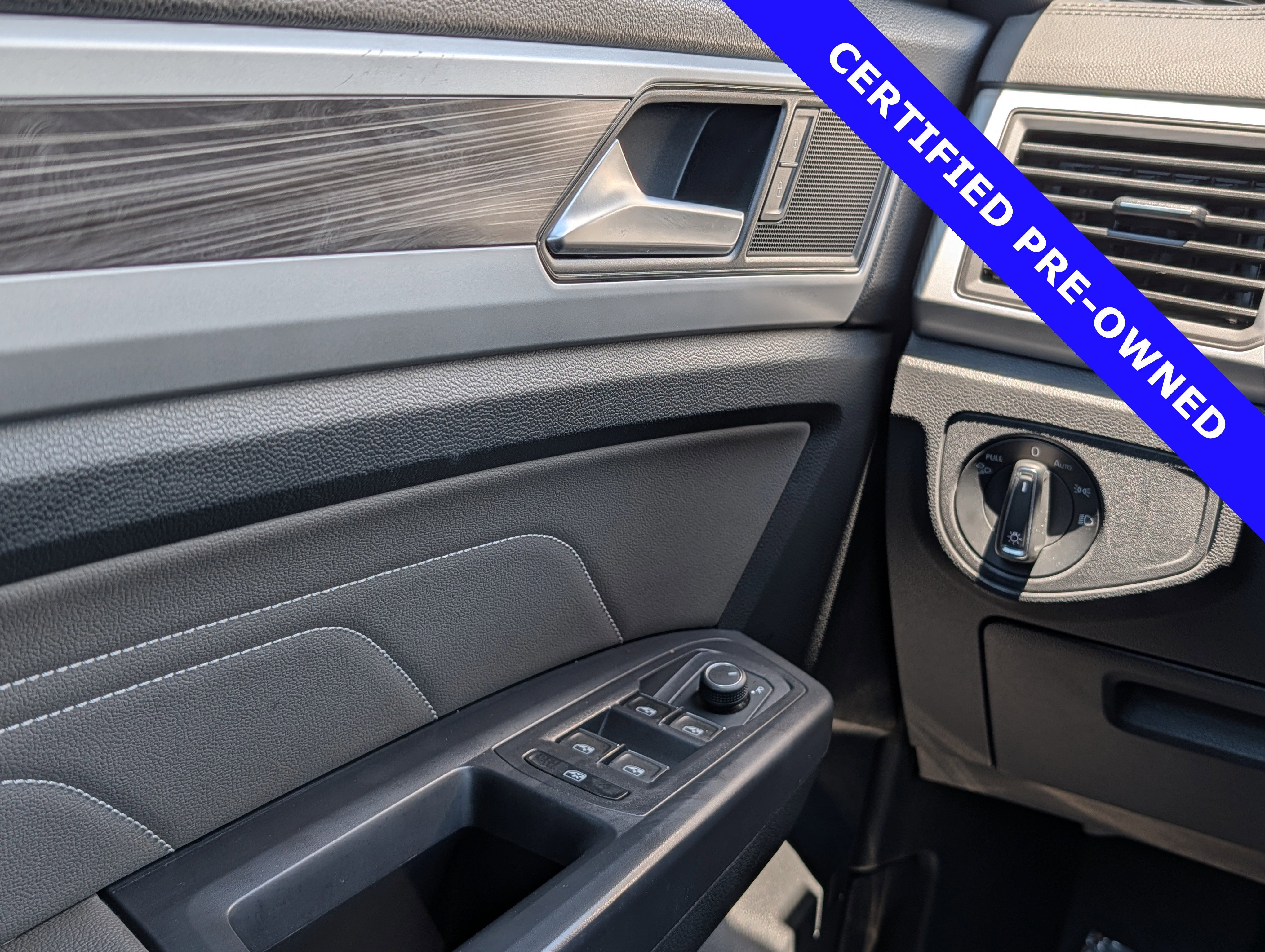 Used 2021 Volkswagen Atlas Cross Sport SE FWD image 21