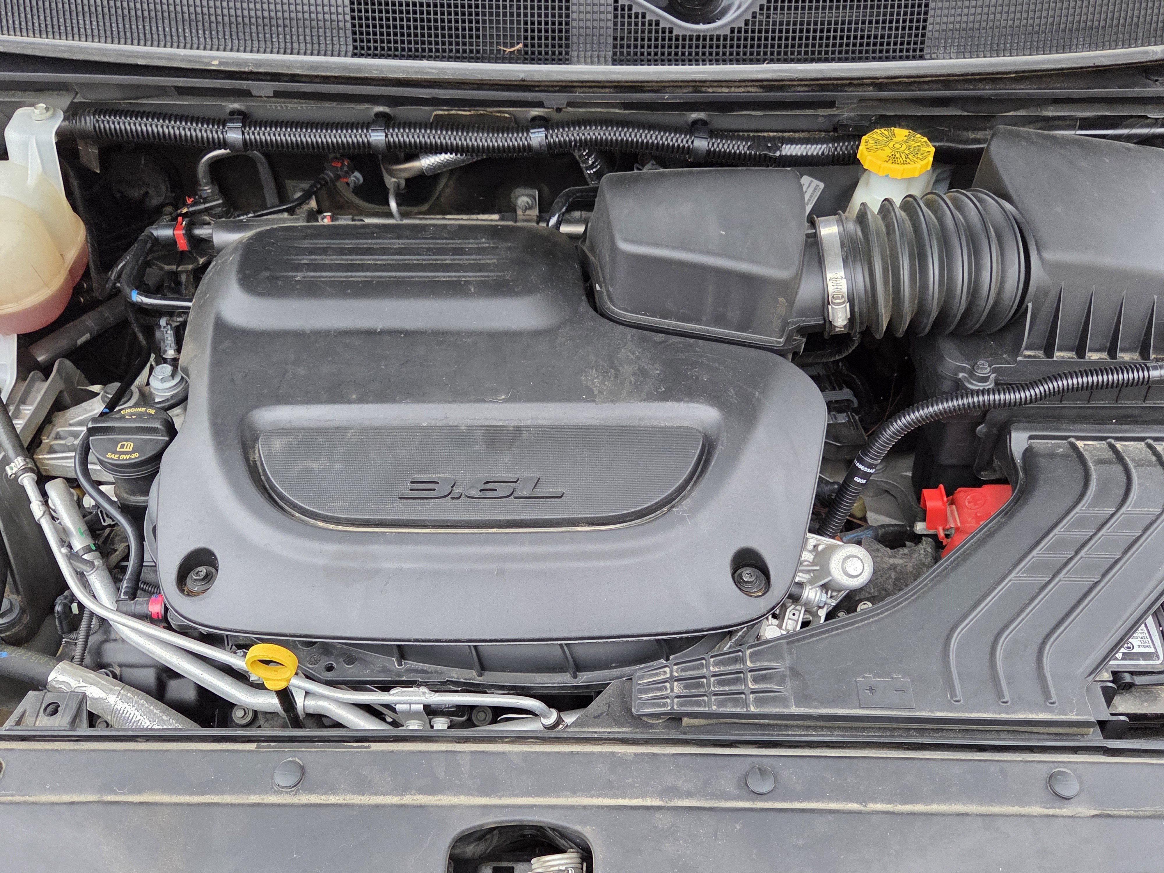 Used 2025 Chrysler Pacifica Limited FWD image 9