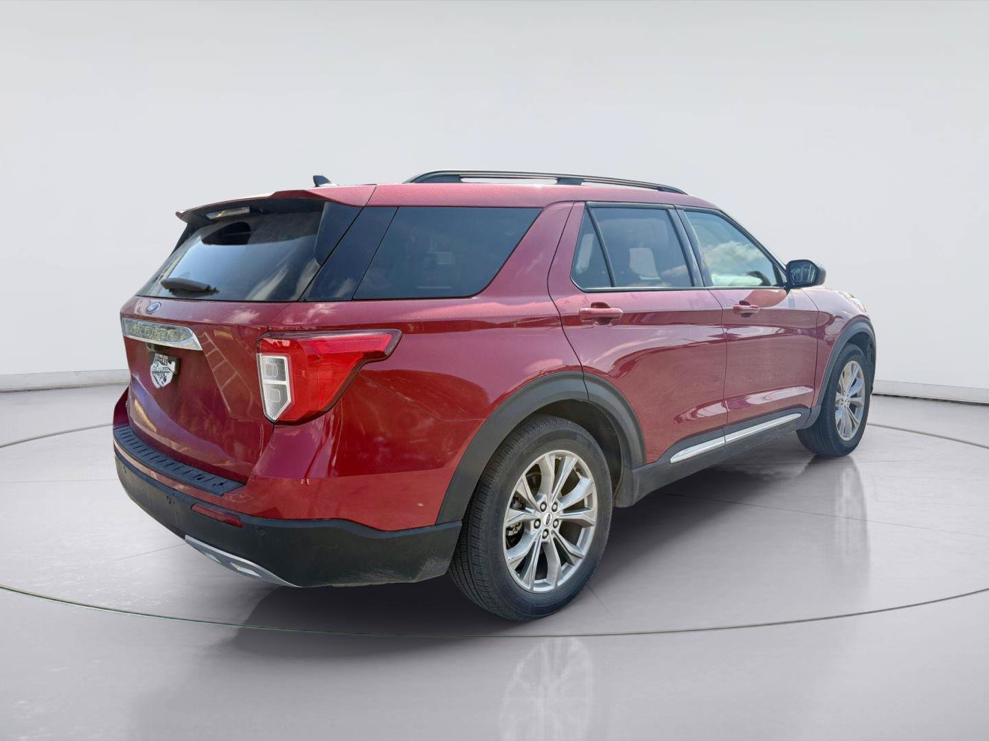 Certified 2023 Ford Explorer XLT w/ Equipment Group 202A RWD image 5