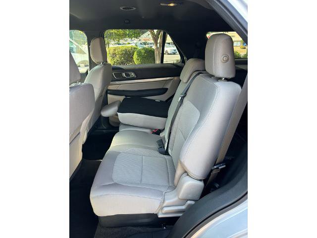 Certified 2018 Ford Explorer XLT FWD image 9