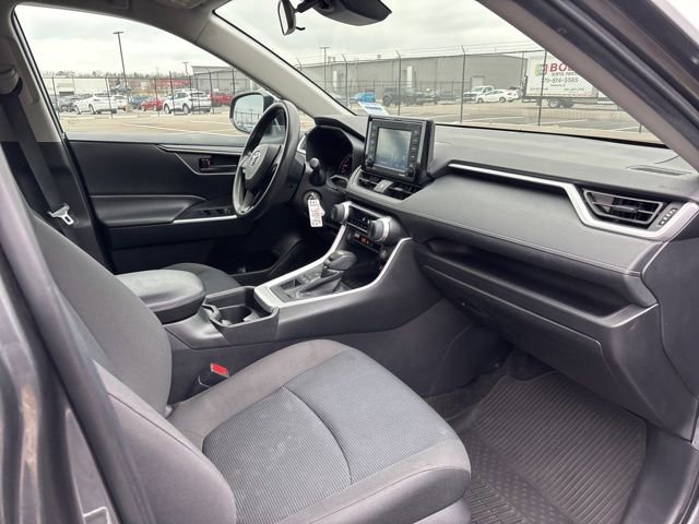 Used 2021 Toyota RAV4 LE image 8