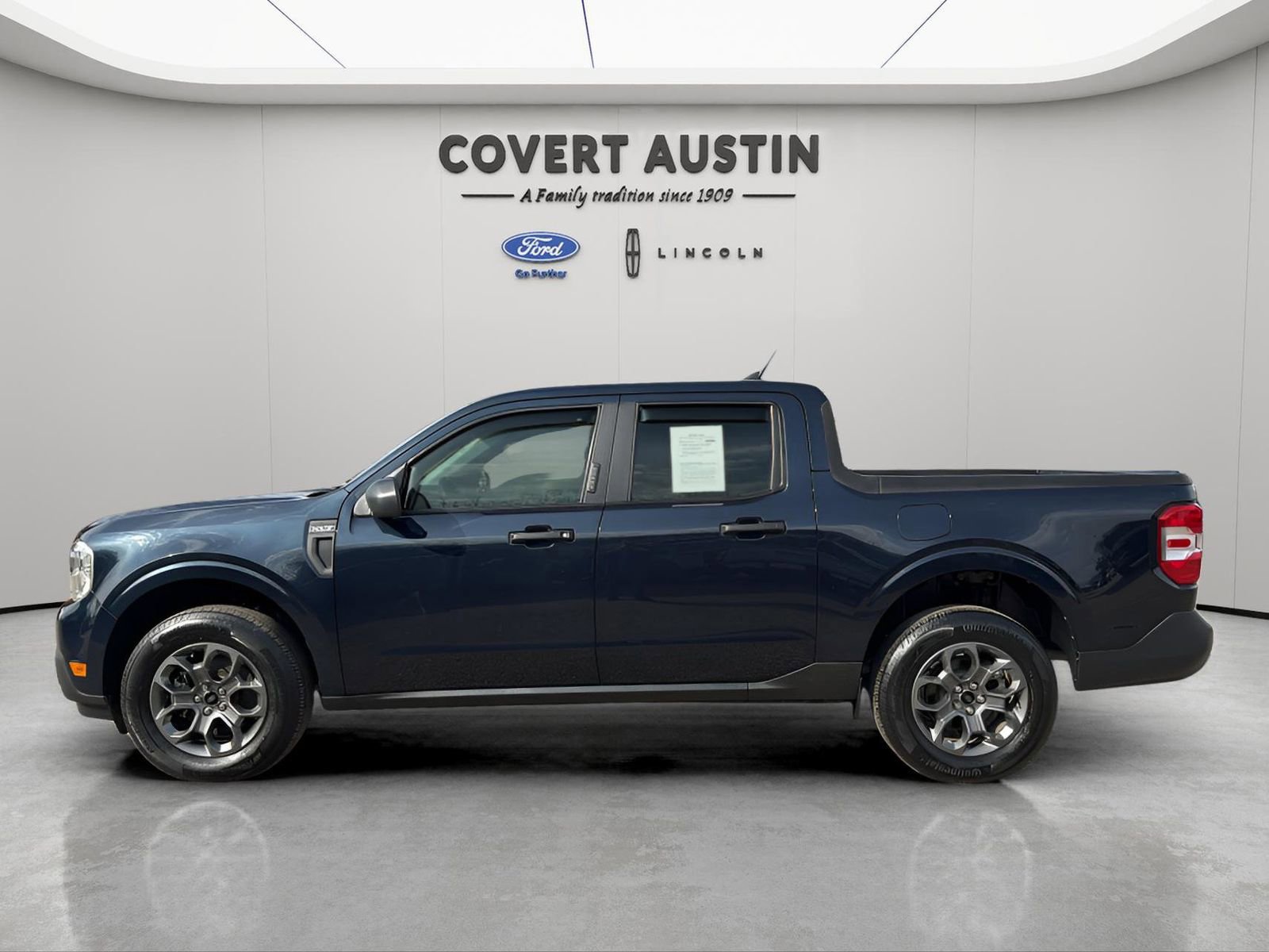 Certified 2022 Ford Maverick XLT image 2