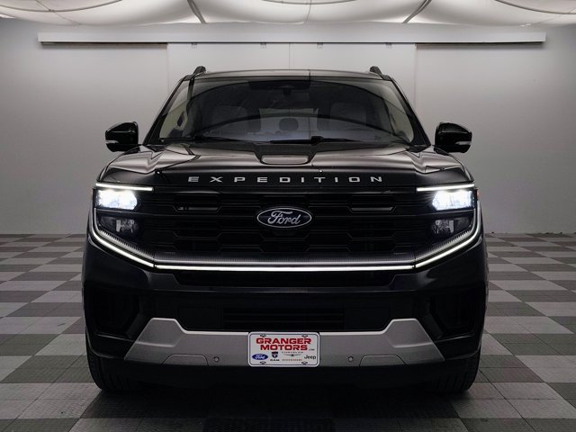 Certified 2025 Ford Expedition Platinum w/ Driver's Package AWD/4WD image 6