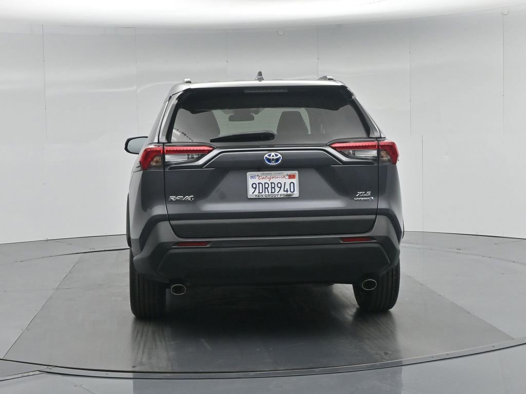 Used 2022 Toyota RAV4 XLE Premium image 12