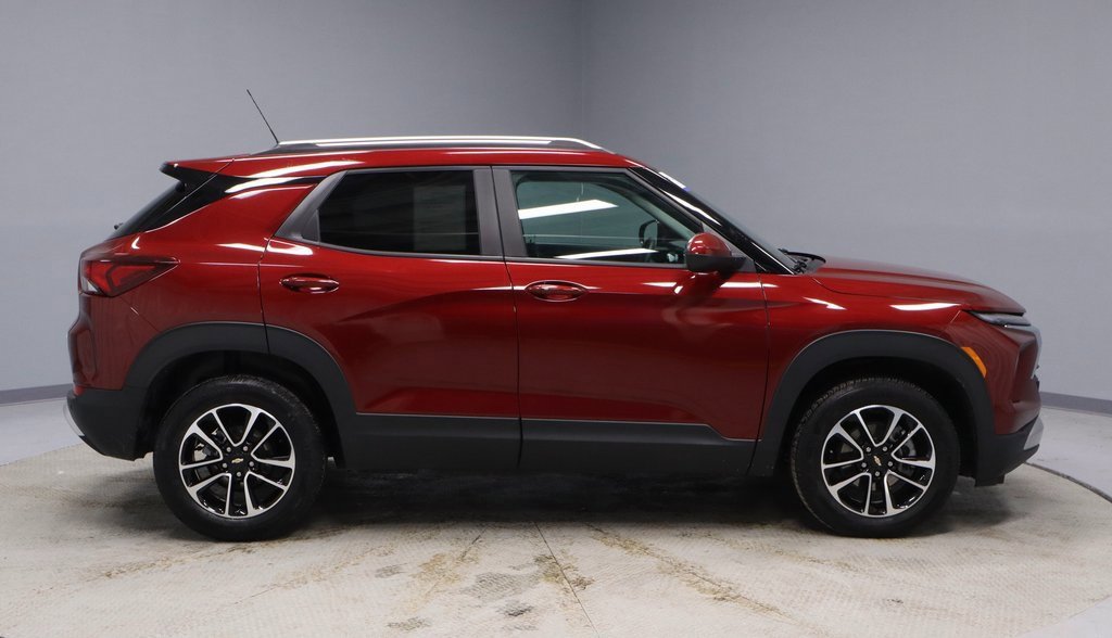 Used 2025 Chevrolet TrailBlazer LT w/ Driver Confidence Package image 6
