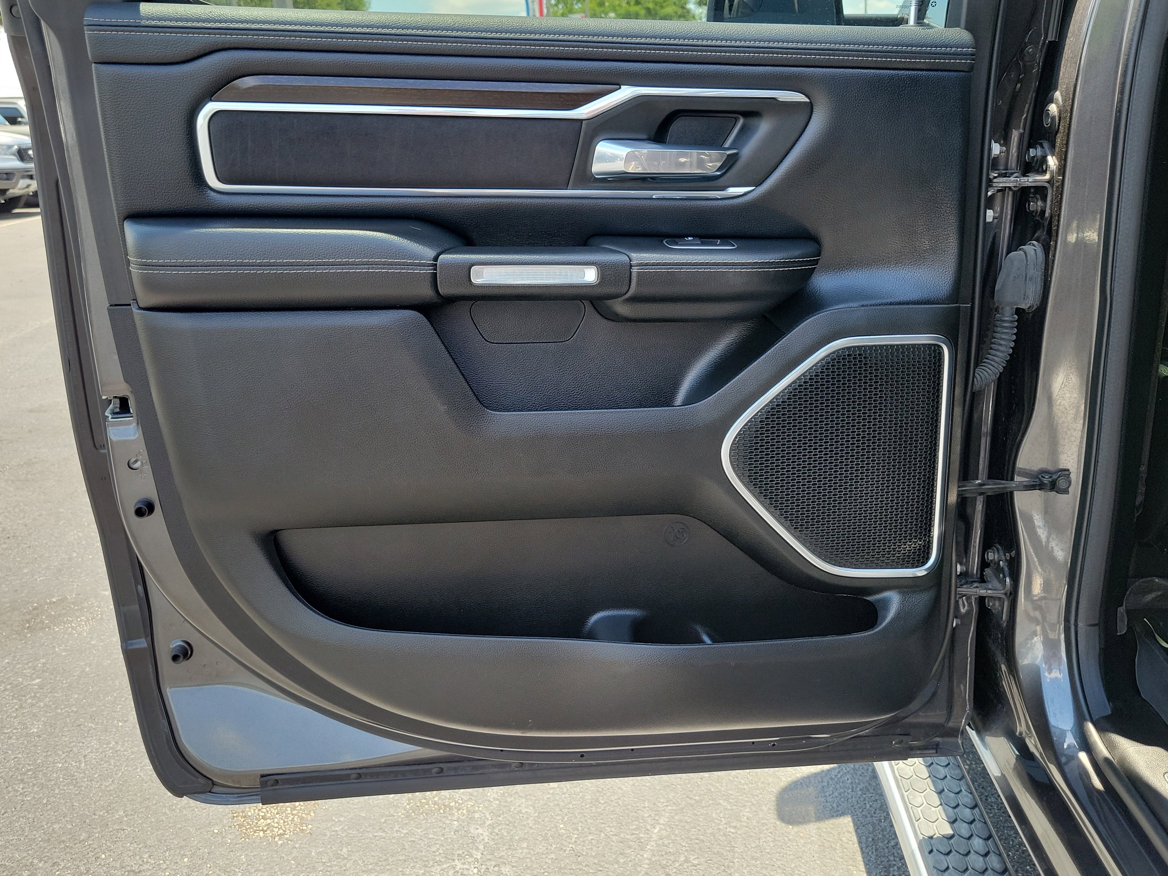 Used 2022 RAM 1500 Laramie AWD/4WD image 12