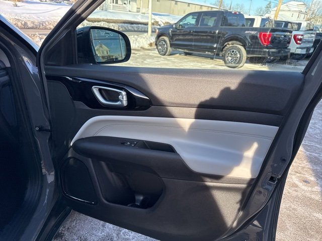 Used 2022 Jeep Compass Limited image 29