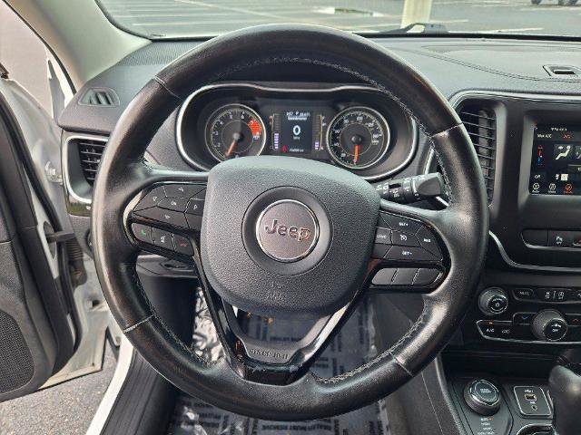 Used 2020 Jeep Cherokee Latitude Plus AWD/4WD image 32