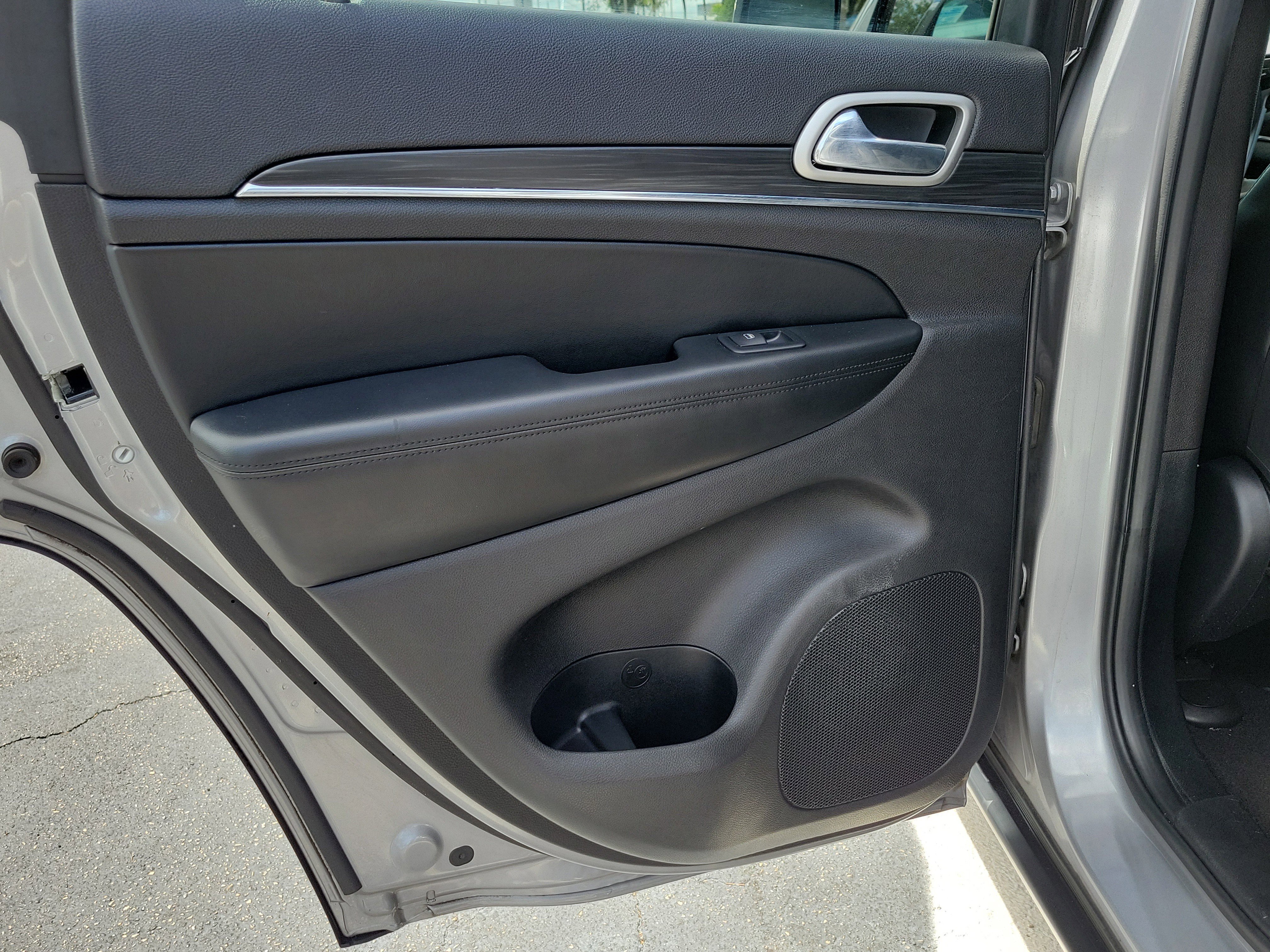 Used 2020 Jeep Grand Cherokee Limited RWD image 11