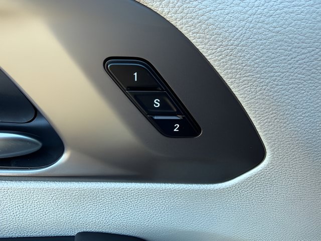 Used 2024 Chrysler Pacifica Touring-L FWD image 20