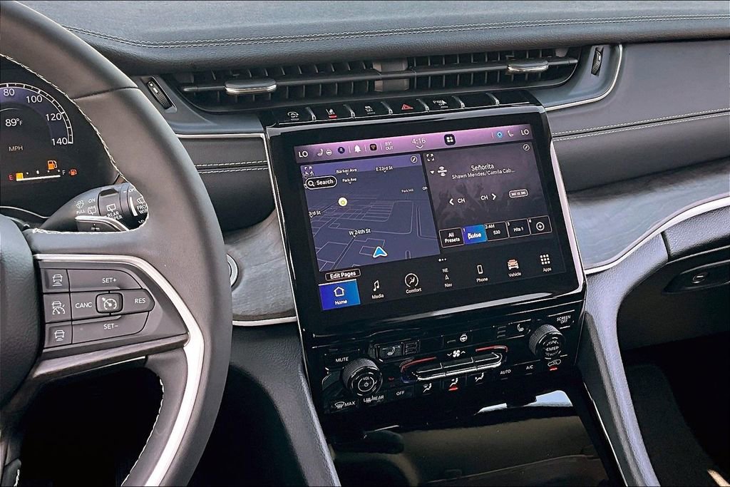 Used 2023 Jeep Grand Cherokee Limited AWD/4WD image 6