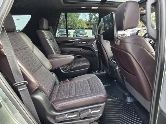 Used 2024 Cadillac Escalade Sport Platinum w/ LPO, ONYX Package AWD/4WD image 19