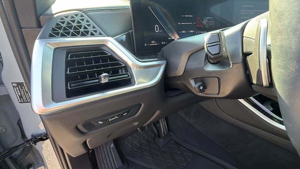 Used 2025 BMW X5 xDrive40i w/ M Sport Package AWD/4WD image 14