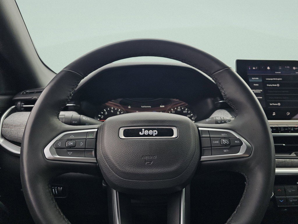 Used 2023 Jeep Compass Latitude image 22