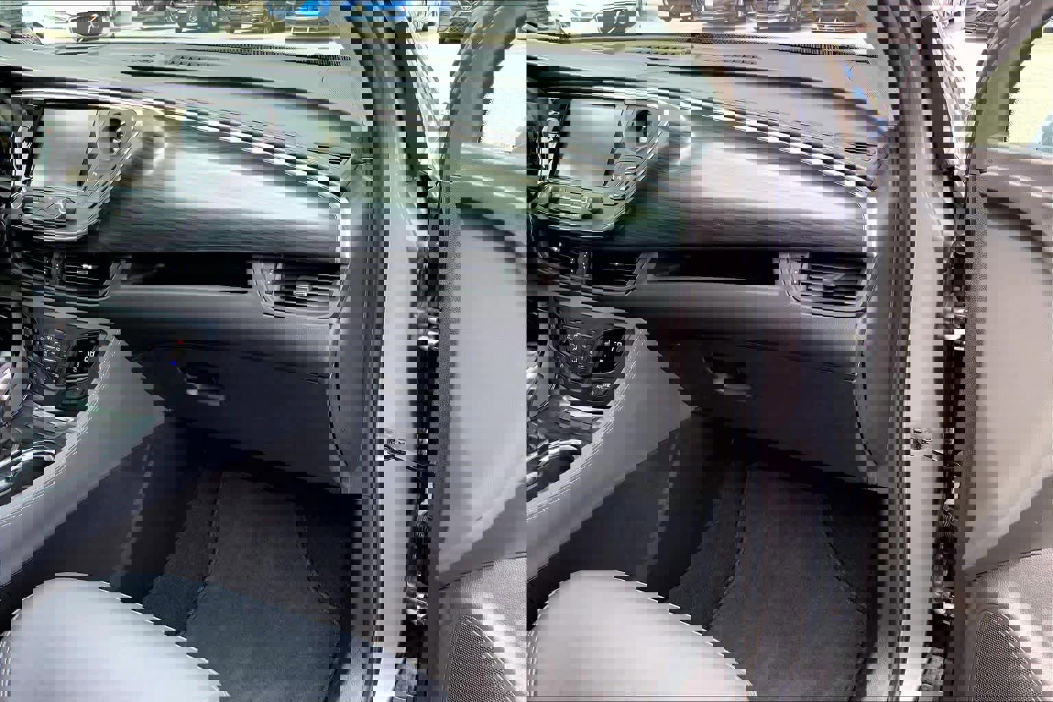 Used 2020 Buick Envision Premium w/ Driver Confidence Package image 19