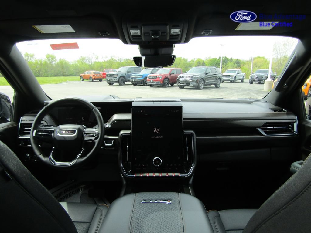 Used 2025 GMC Yukon XL AT4 w/ AT4 Premium Package AWD/4WD image 16