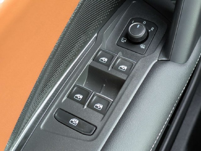 Used 2026 Volkswagen Tiguan SEL R-Line AWD/4WD image 25