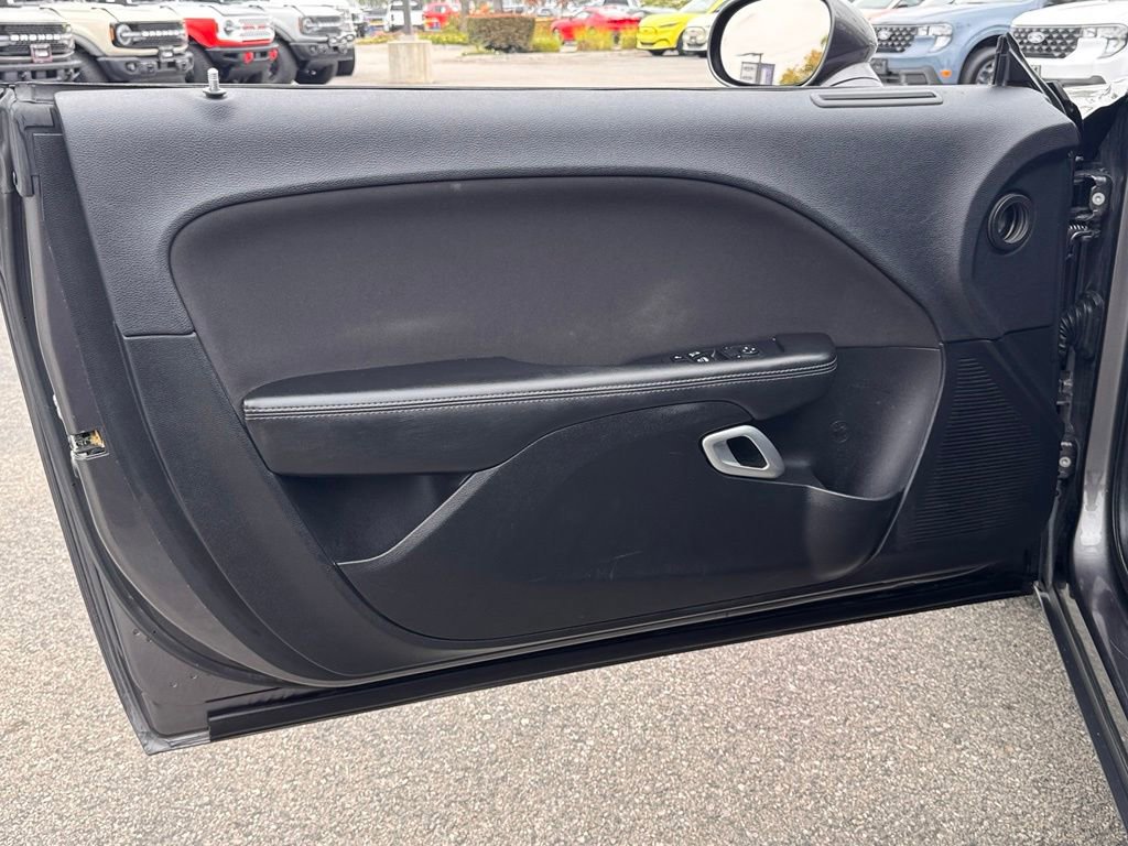 Used 2017 Dodge Challenger SXT RWD image 15
