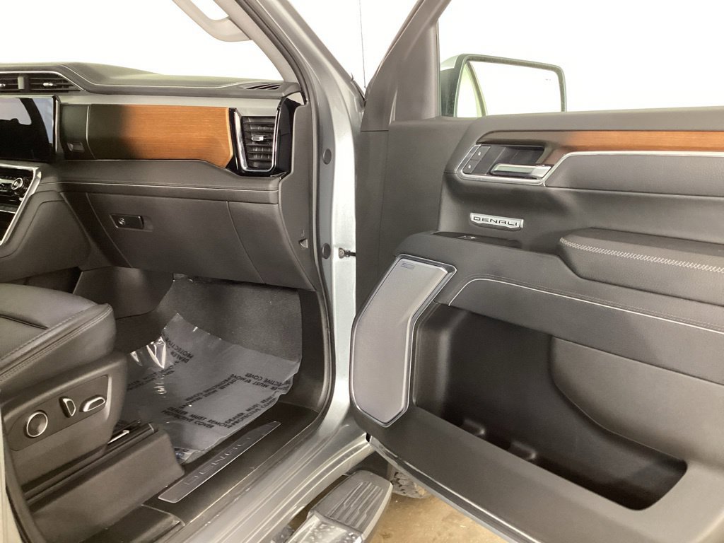 Used 2025 GMC Sierra 1500 Denali w/ Technology Package AWD/4WD image 23