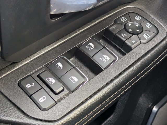 Used 2025 RAM 3500 Laramie AWD/4WD image 24