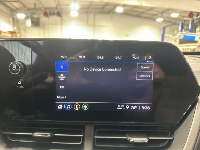 Used 2024 Chevrolet Trax RS w/ Sunroof Package FWD image 30